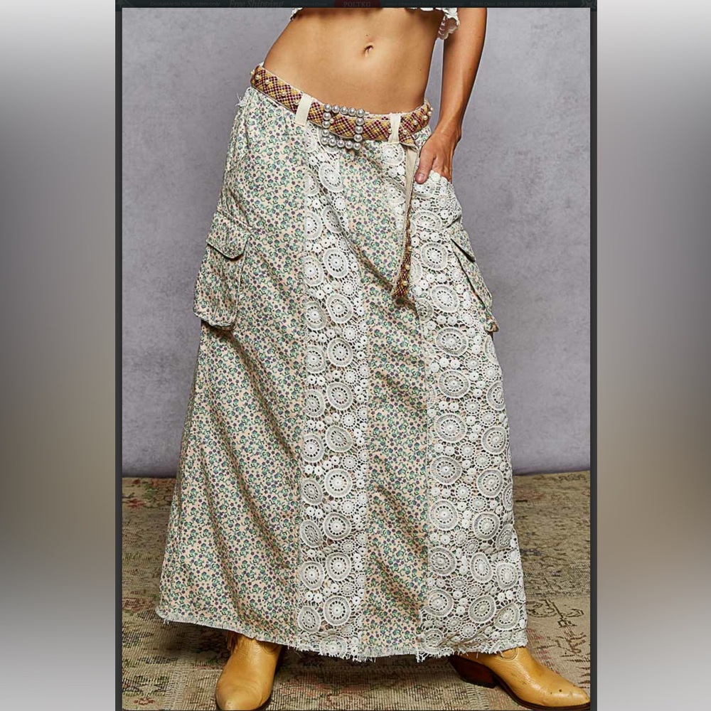 A-body denim skirt with crochet patch, pockets, vintage washing, solid color